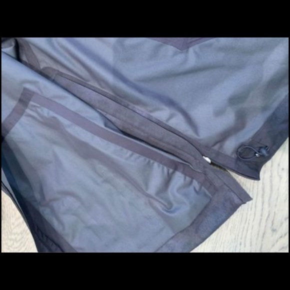 Lululemon Lab Rain Jacket - Picture 3 of 3